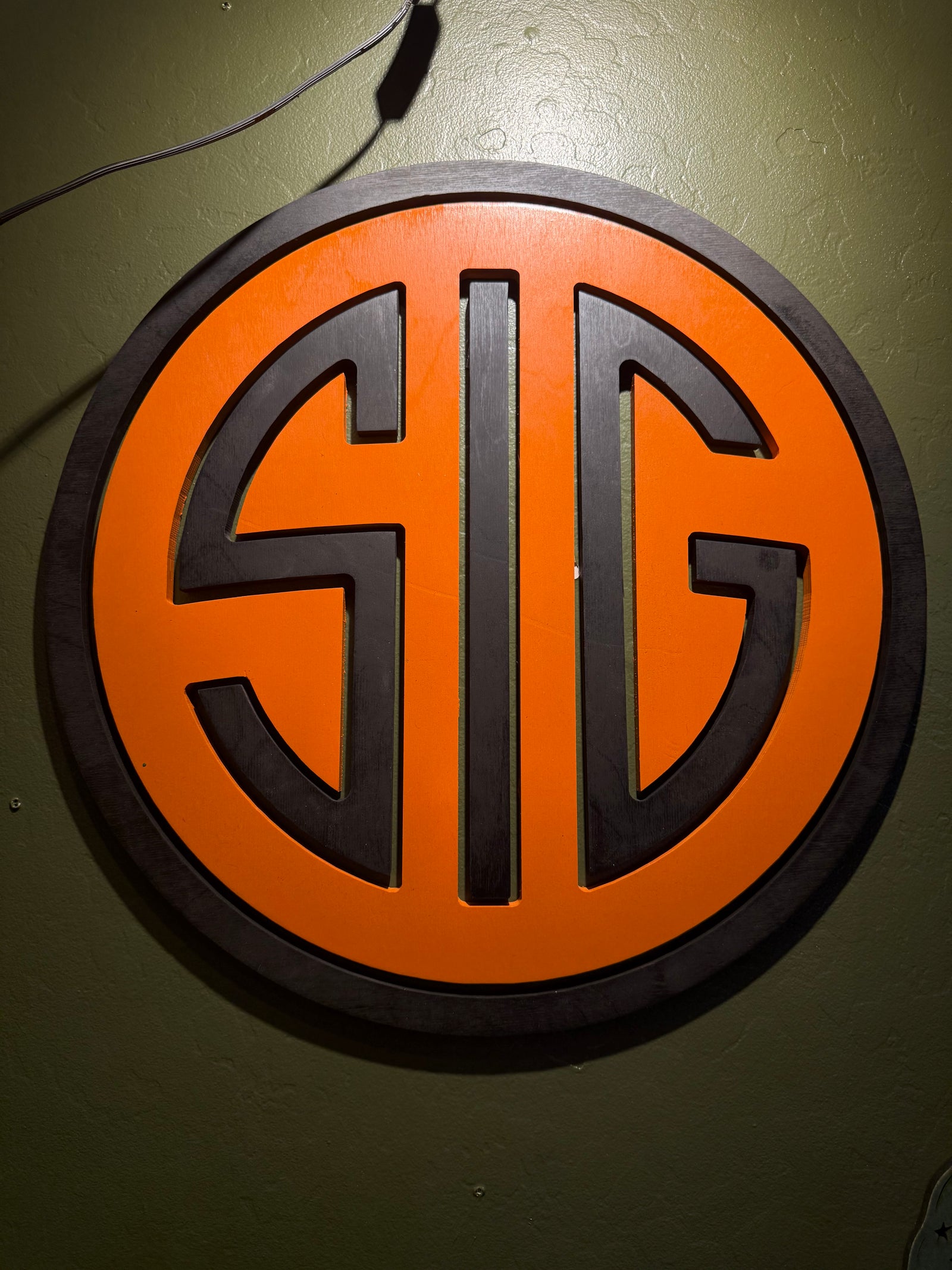 SIG-Style Round Wooden Wall Sign – 22-Inch